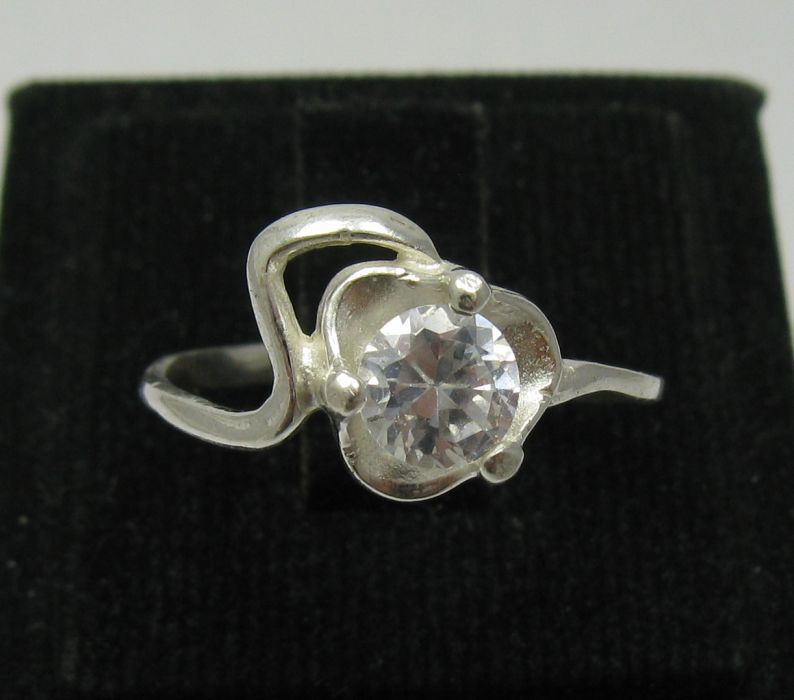 Stylish Sterling Silver Ring Hallmarked Solid 925 With 5mm Round CZ Empress