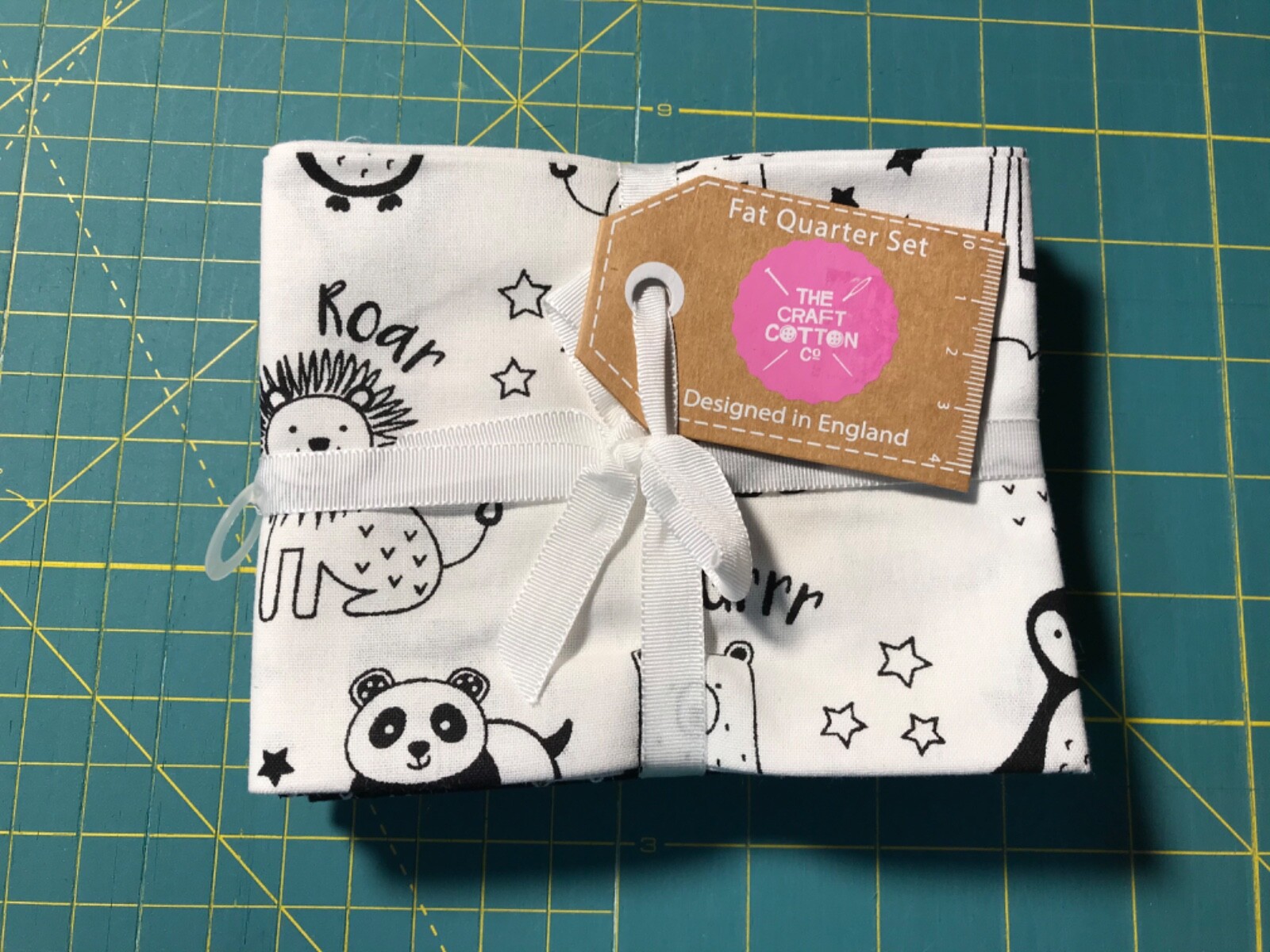 Craft Cotton Company fat quarter bundle MONOCHROME ZOO Holiday SALE