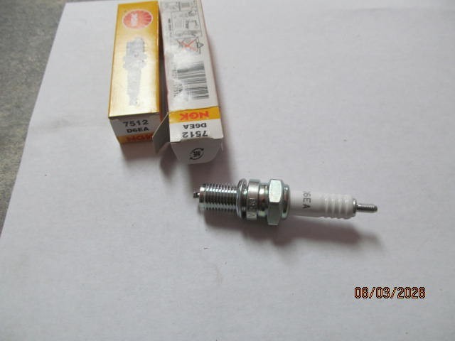 (2) NGK - D6EA- Standard Spark Plugs, D6EA (7512)
