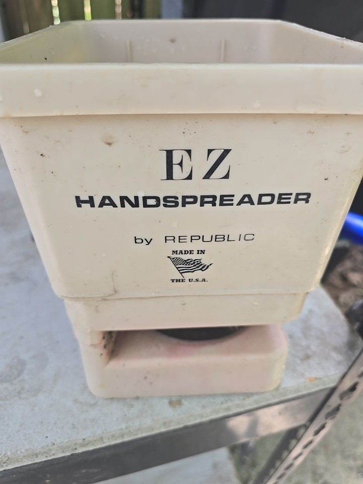 Republic ~ EZ Crank Handheld Hand  Broadcast Spreader Seed & Fertilizer, USA