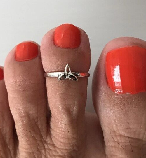 Solid Metal 925 Silver Ladies Triquetra Adjustable Toe Ring White Gold Plated