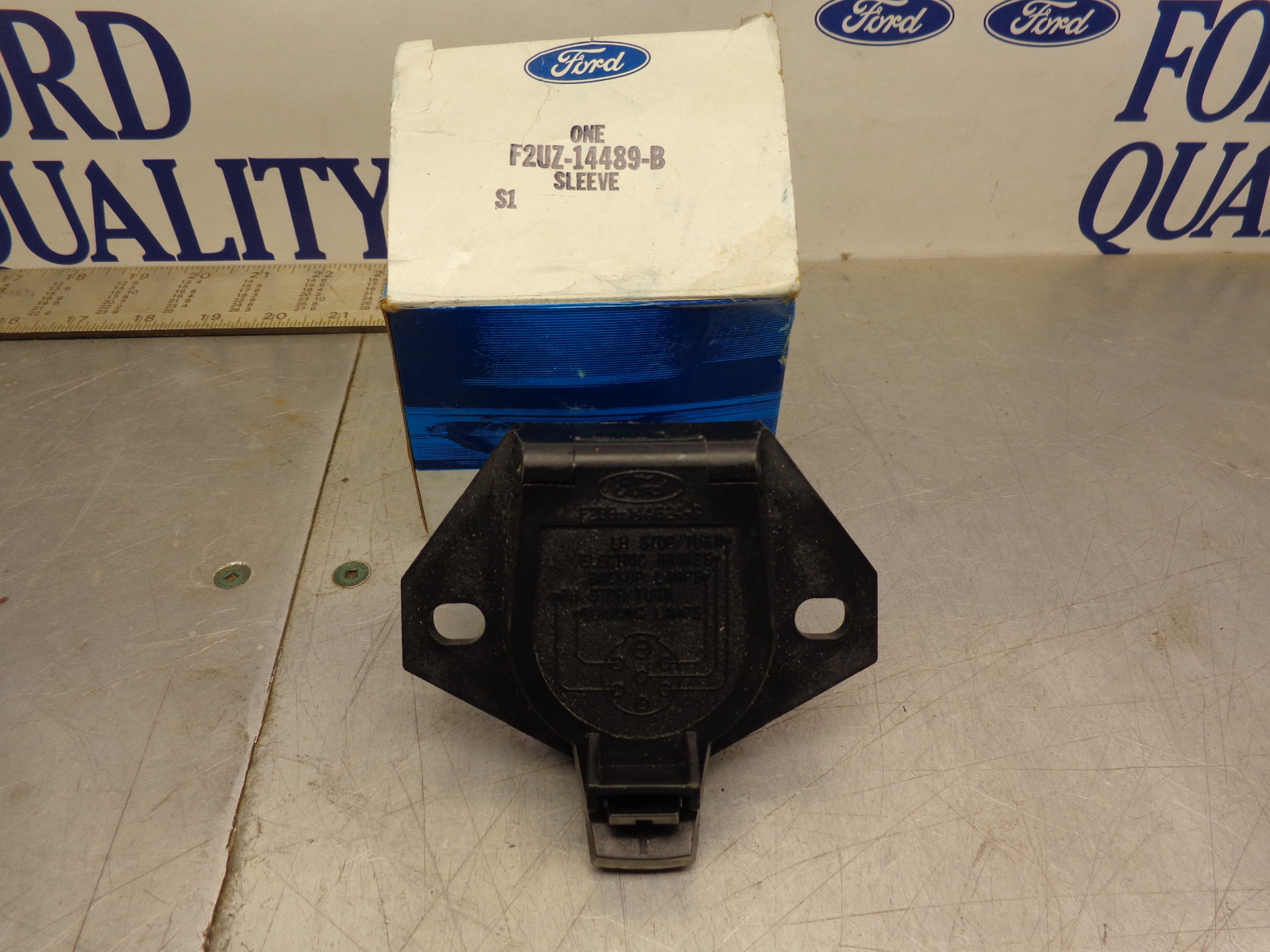 FORD OEM F2UZ-14489-B Trailer Towing 7 Wire Connector Sleeve many E Series Van