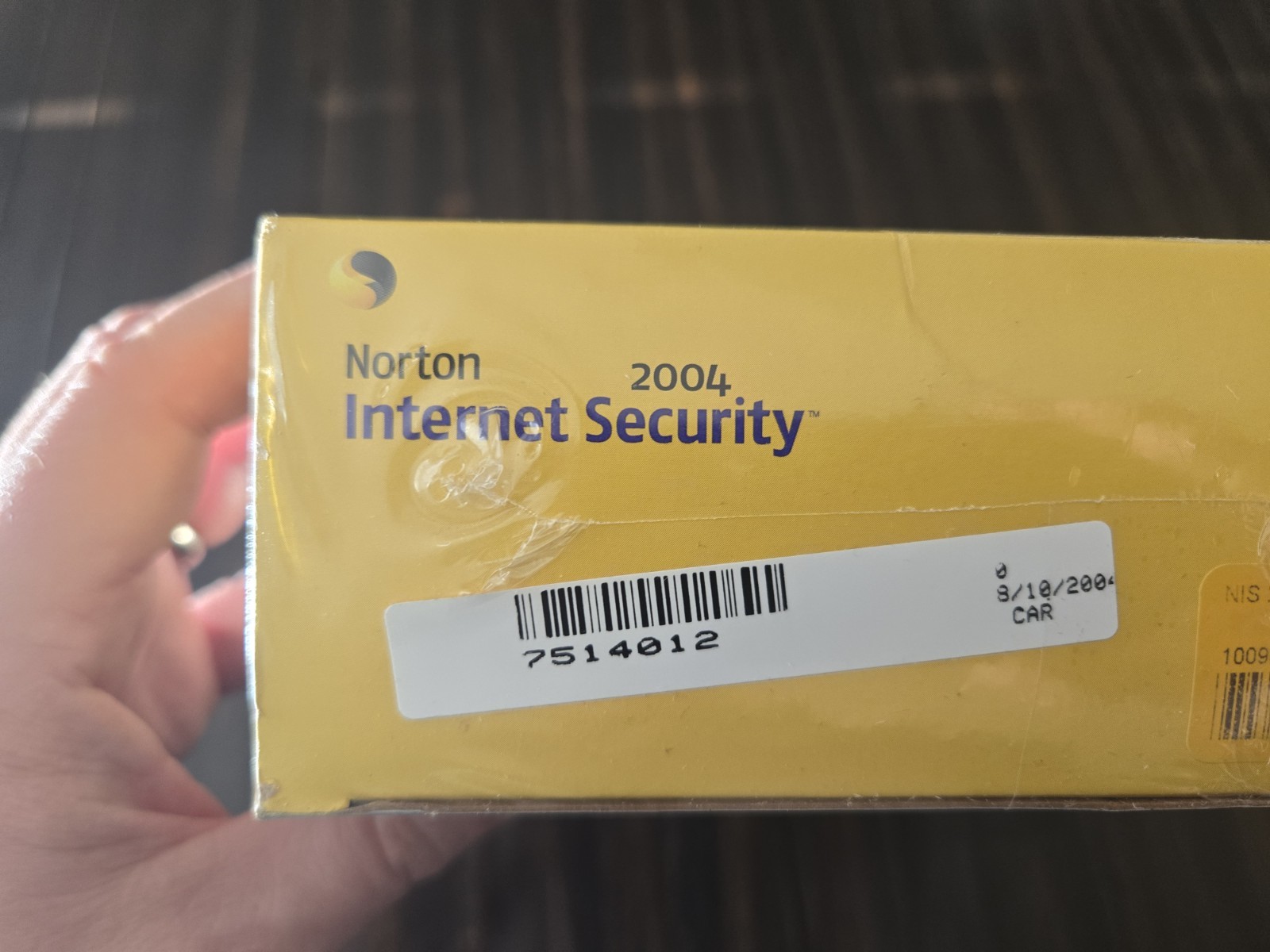 Norton Internet Security 2004 Windows XP Home / XP Pro / 2000 Pro / Me / 98 NEW