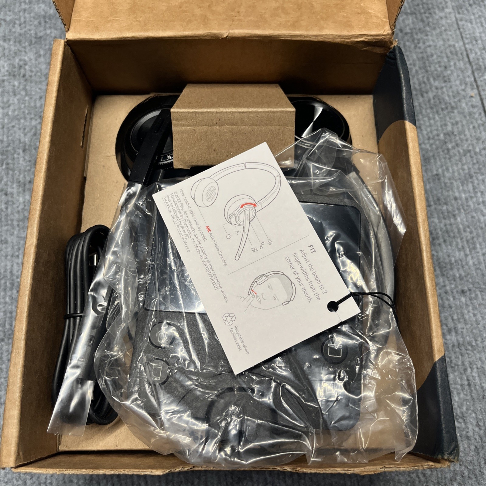 Poly Savi 8420 D1 SEHS Office Wireless DECT Stereo Headset 8L7F2AA#ABA - Black