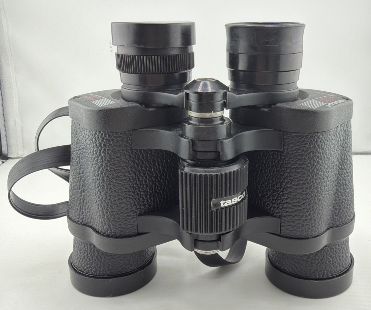 Tasco 8x30 Zip Focus Binoculars Wide Angle Fully Coated Optics 390FT/1000 YDS.