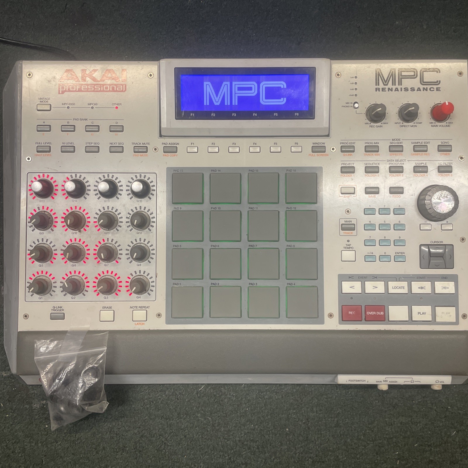 Akai MPC Renaissance Sampler & Sequencer Pad Triggers Built-in Effects 16 Pads