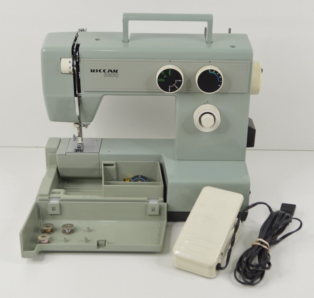 Riccar 3300 Sewing Machine w/ Foot Pedal SERVICED - TESTED WORKS - See Video!