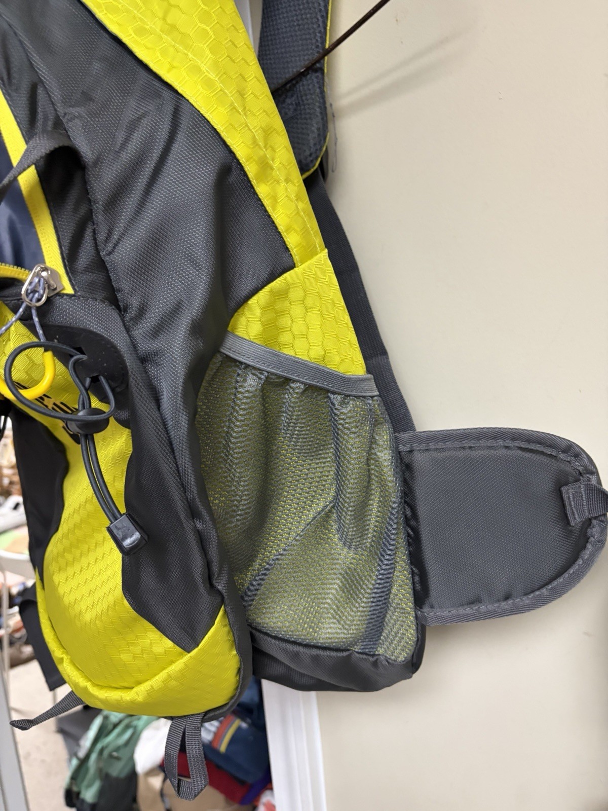 NWOT Bug Juice Backpack Yellow Gray Hiking Adjustable Straps Multiple Pockets