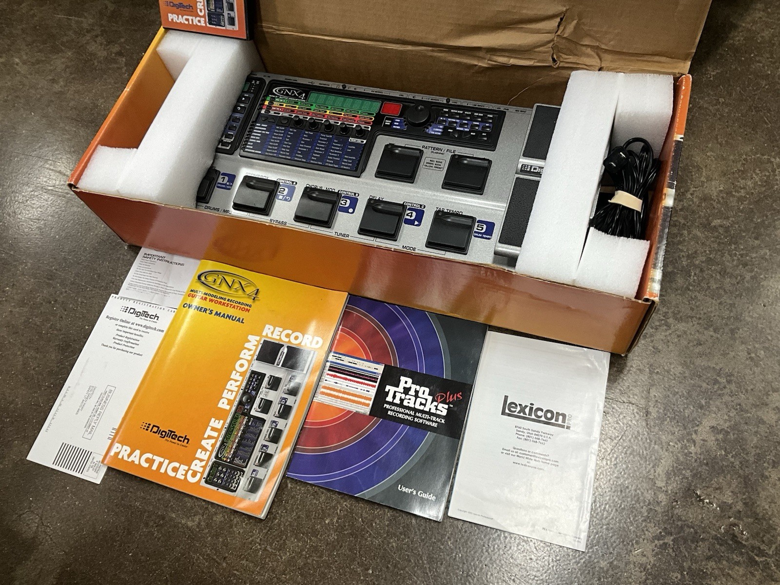 digitech gnx4 multi effects pedalboard condition open box excellent /accessories