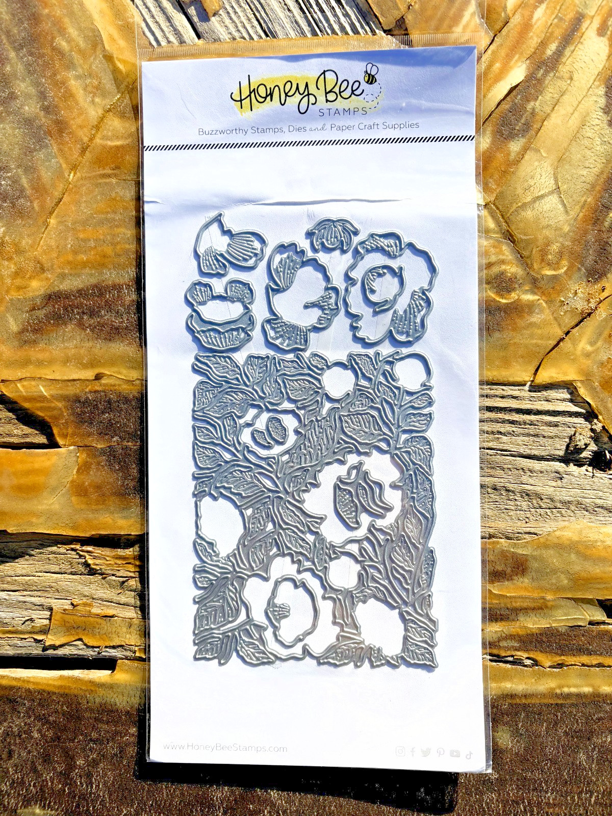 Honey Bee Stamps Bold Backgrounds: Vintage Roses Die Set New in Package
