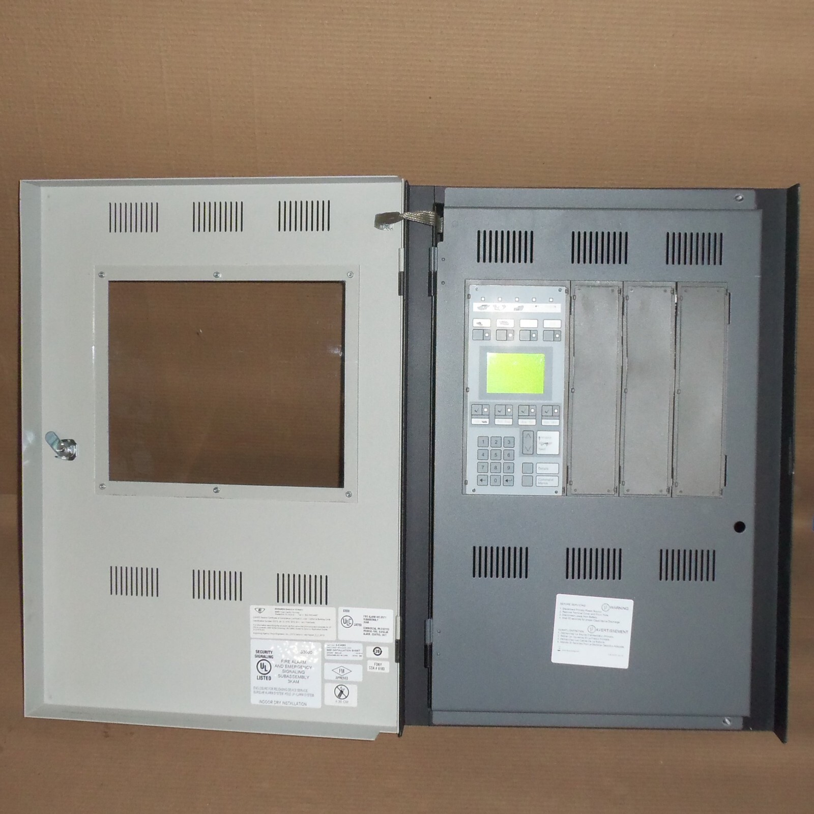 EDWARDS EST3 COMMERCIAL FIRE ALARM SECURITY EMERGENCY PANEL CONTROL UNIT W/ KEY