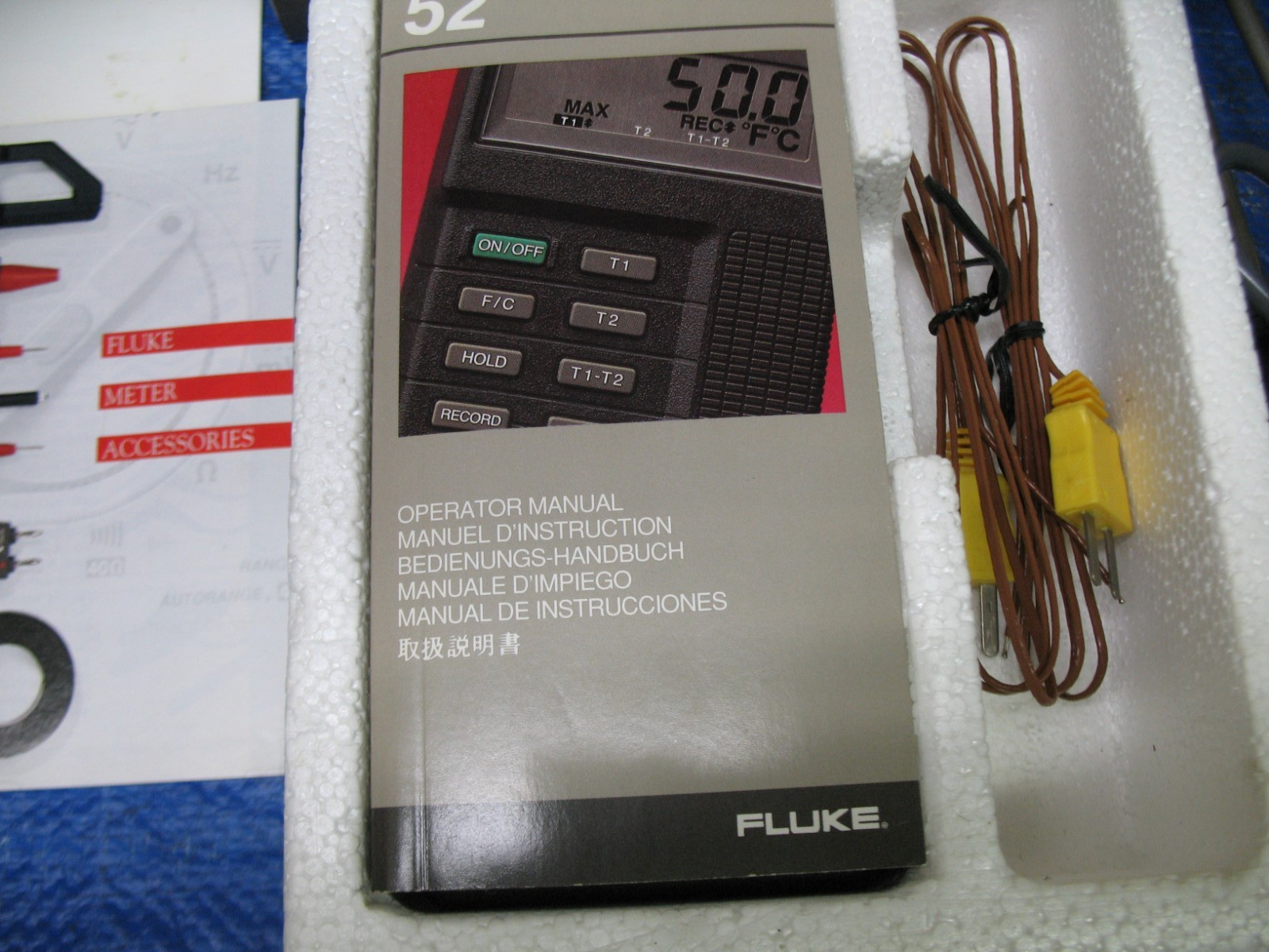 FLUKE THERMOMETER MODEL# 52 K/J DUAL-INPUT DIGITAL THERMOMETER w/probes