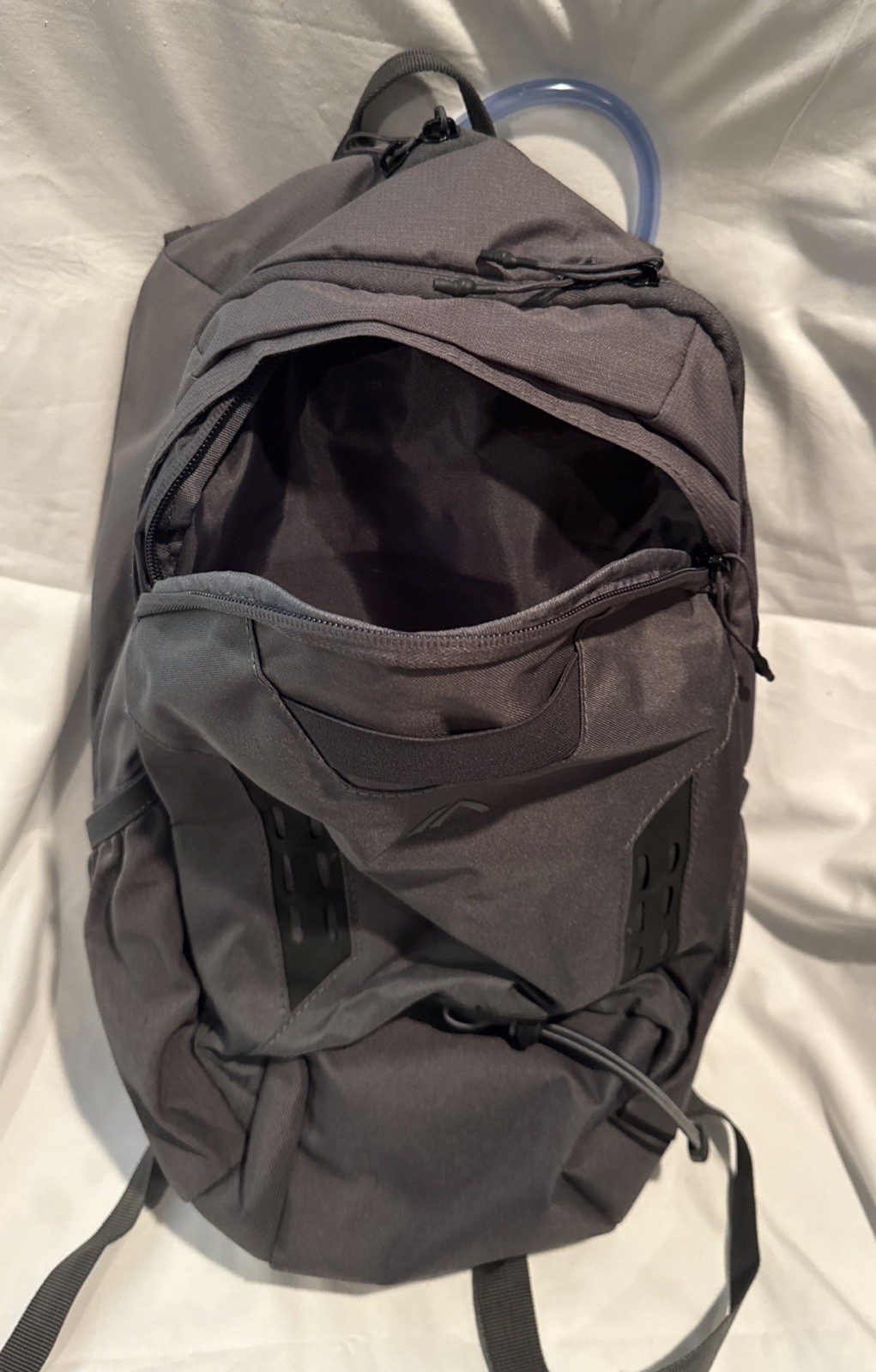 Quest Hydration Pack Backpack 2L Gray Bag Hiking Pockets Water Bladder Hike