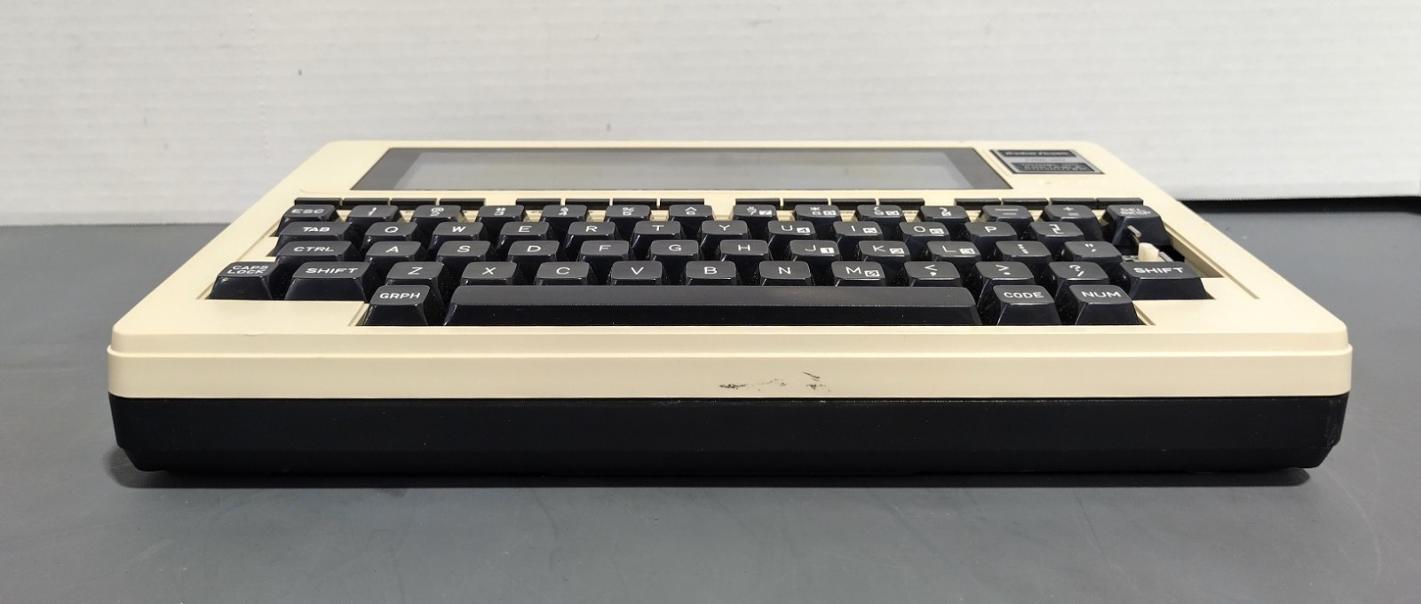 RadioShack TRS-80 Model 100 Battery-Powered Portable Computer - Untested