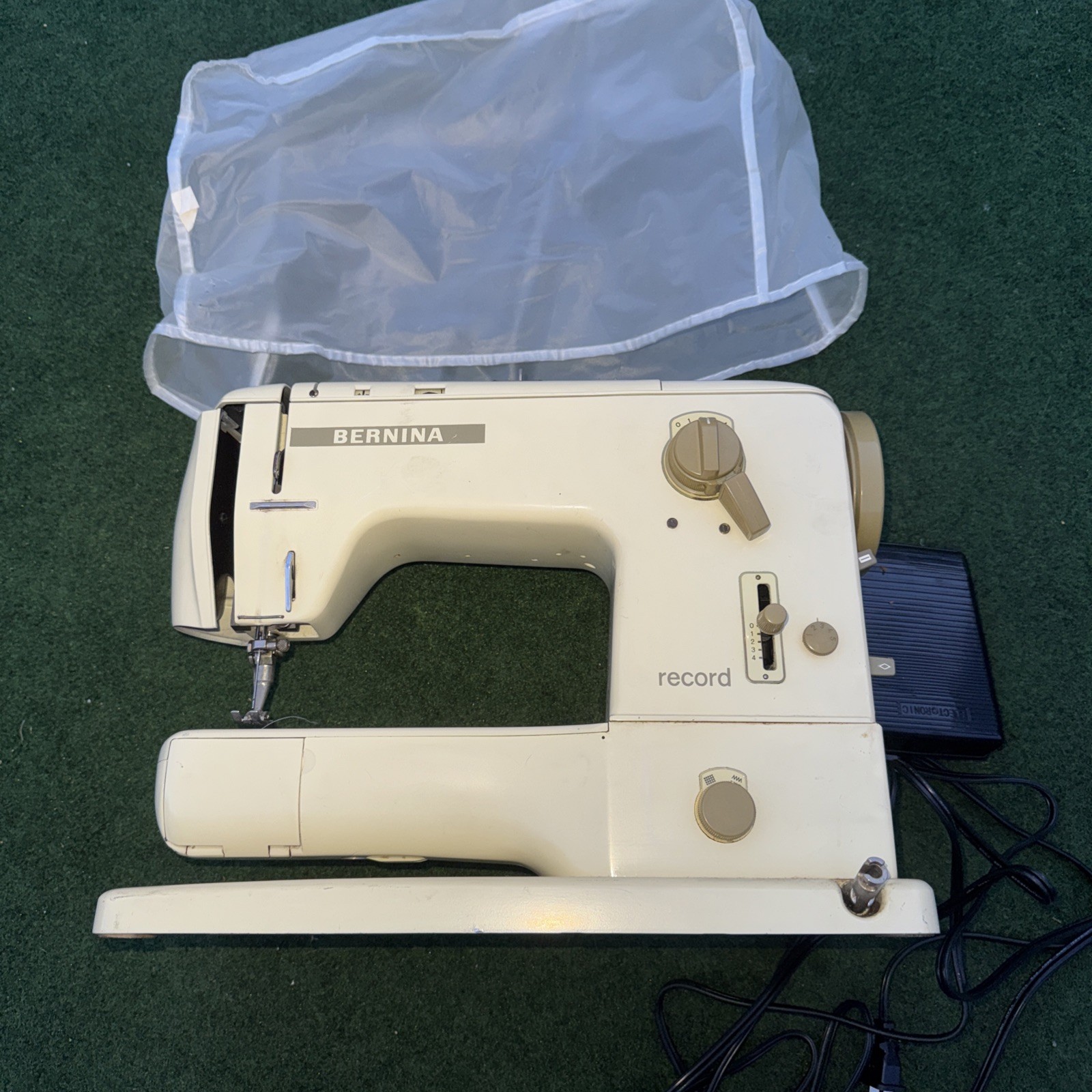 Bernina 730 Record Sewing Machine Switzerland Beautiful Works Comes W Pedal/Pwr