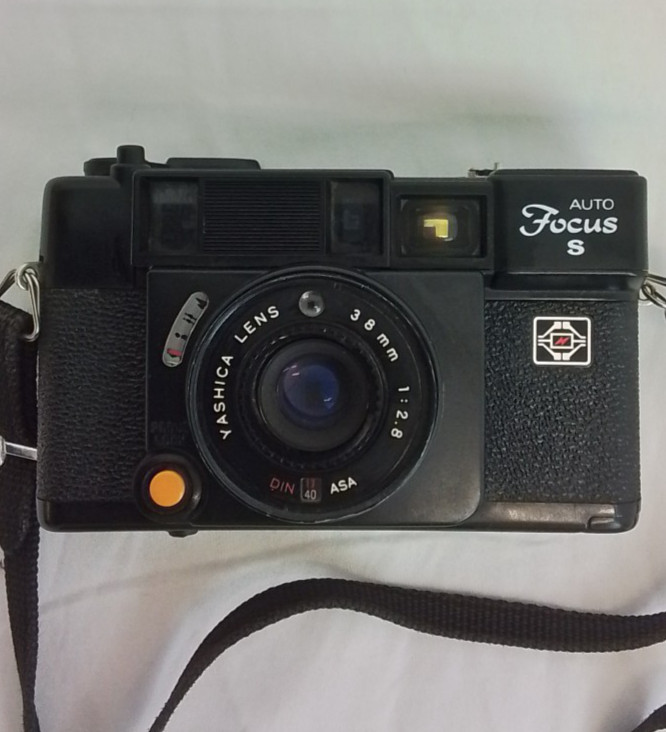 Yashica Film Camera Autofocus S 35mm Point and Shoot w/ Strap Untested #J3705