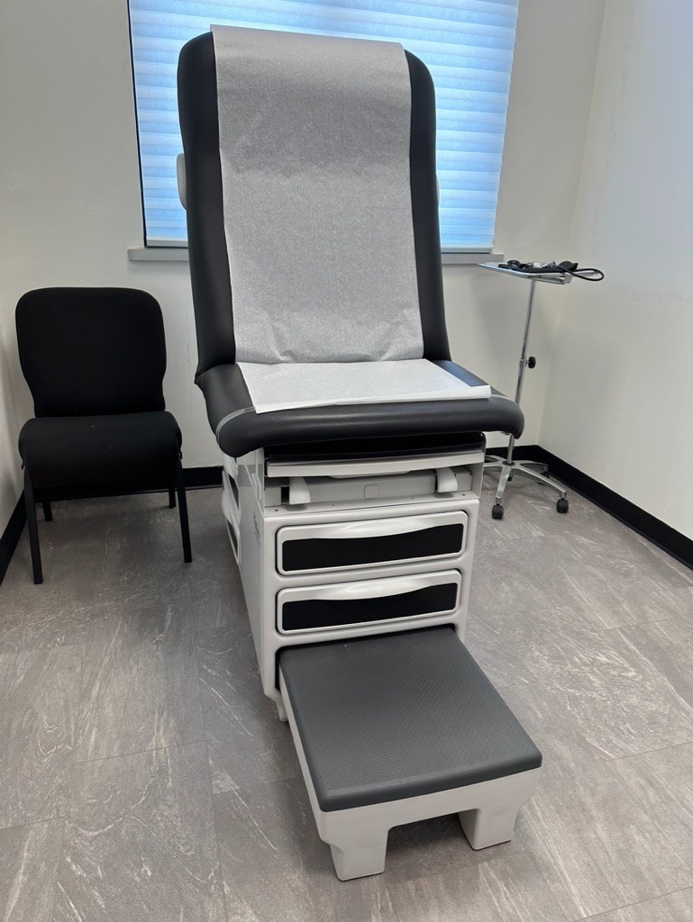 Midmark Ritter 204 Exam Table Black Top w/matching stool - Local Pickup!!