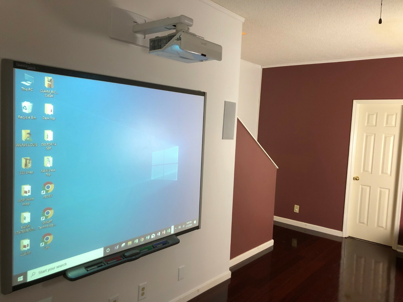 Smart Board SB680 & Smart Short Throw projector for Interactive presentations