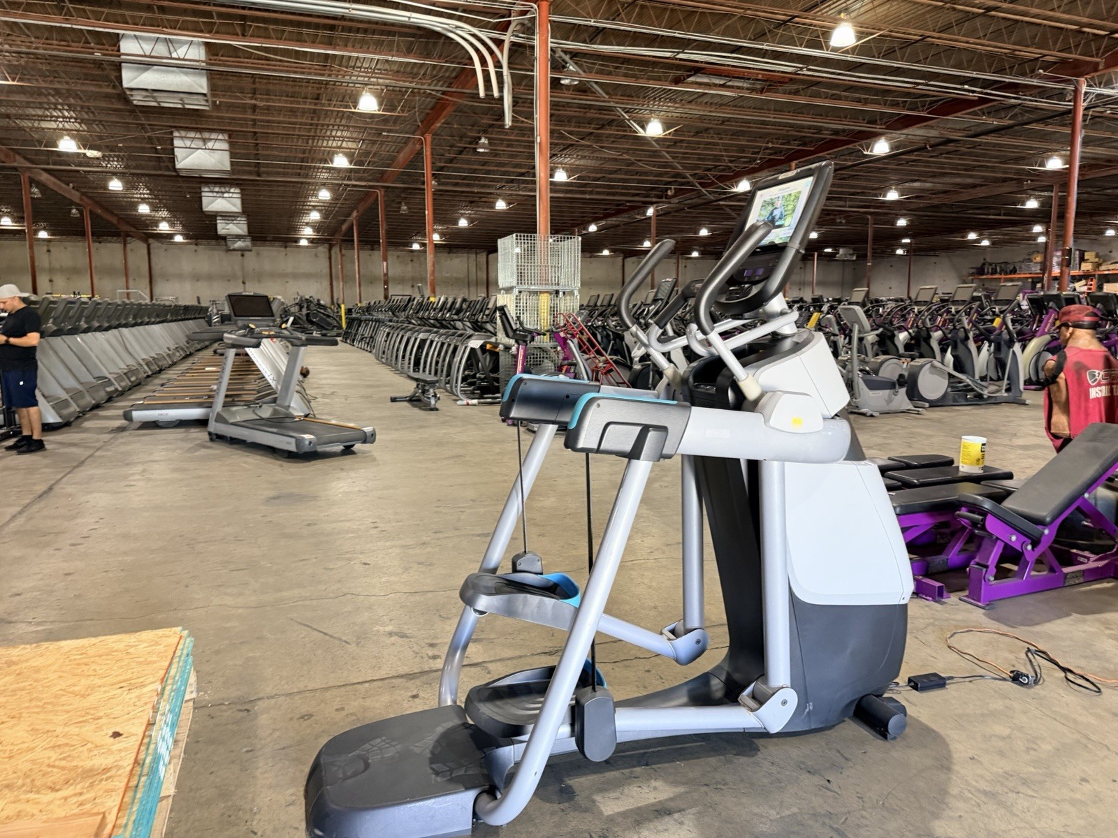 Precor AMT 885 Open Stride Adaptive Motion Trainer w/ P82 Touchscreen