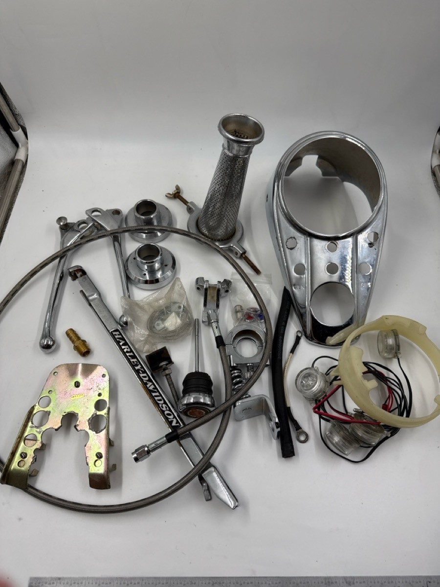 Mixed Motorcycle Parts Lot Harley-Davidson Related Chrome Lights Cab (MI1077090)