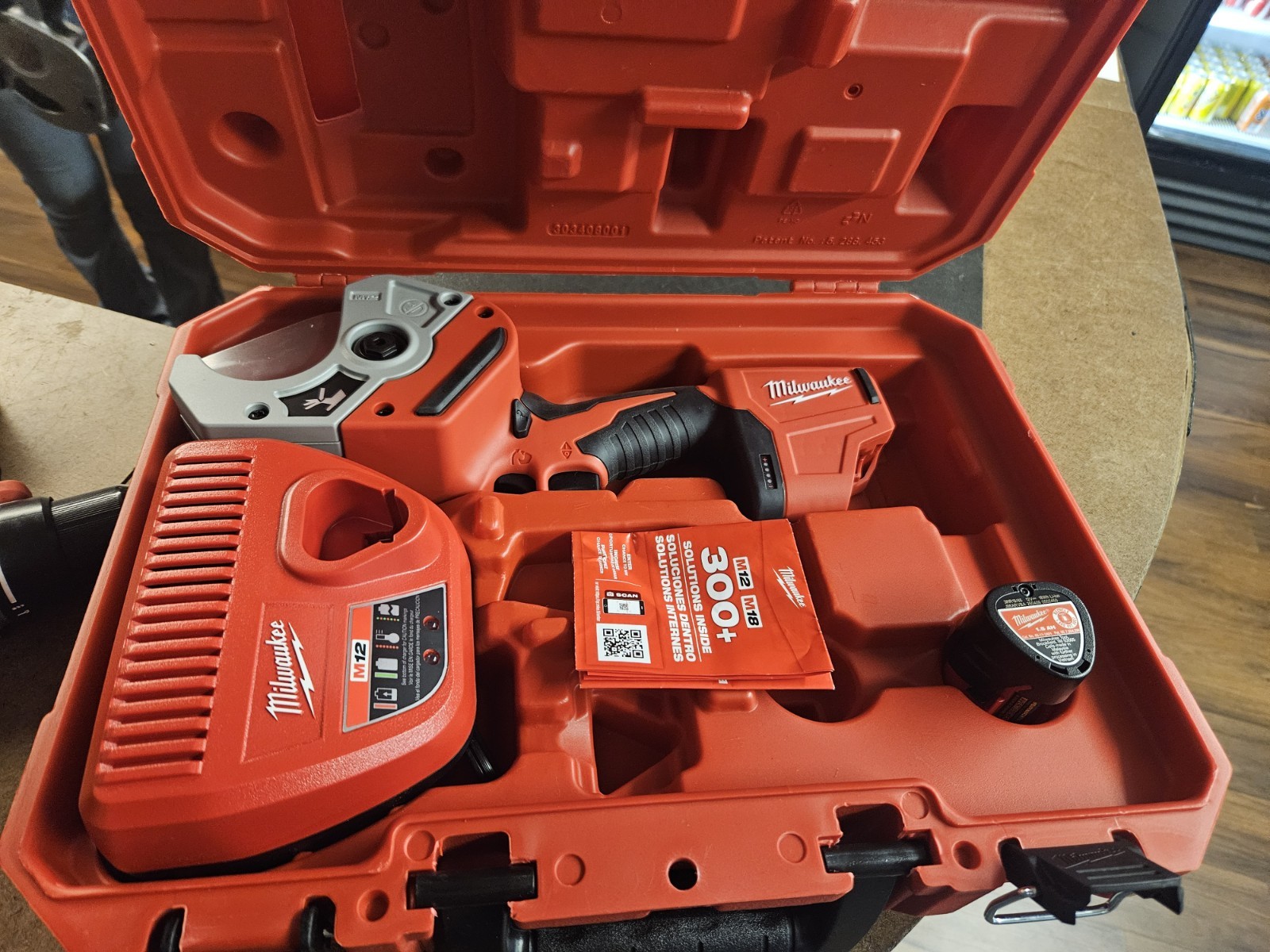 Milwaukee 2470-21 M12 Pvc  Plastic Pipe Shear Kit