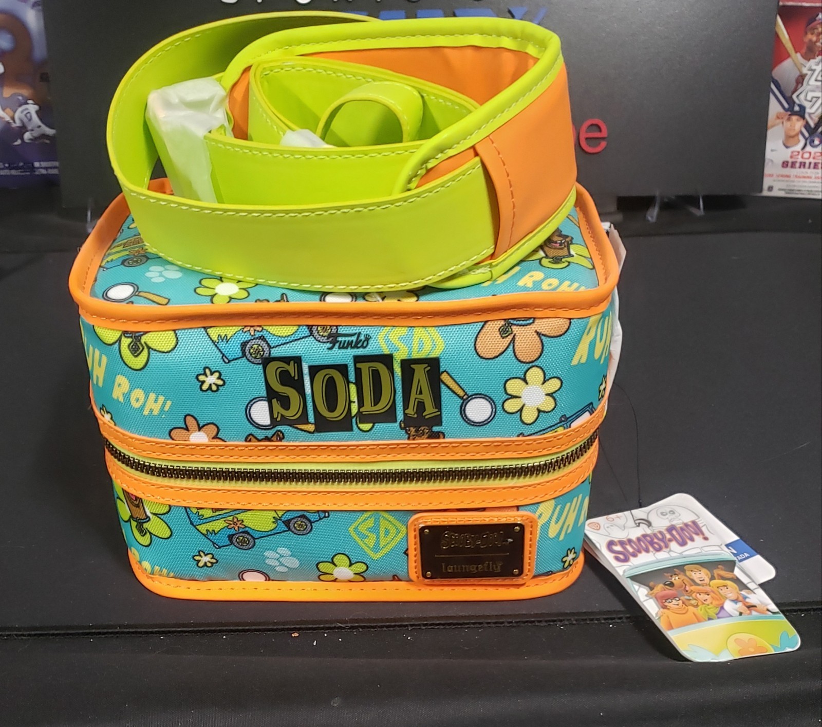 FUNKO Soda Scooby-Doo 6-pack cooler Shop Exclusive  W/SEALED SODAS Chase!