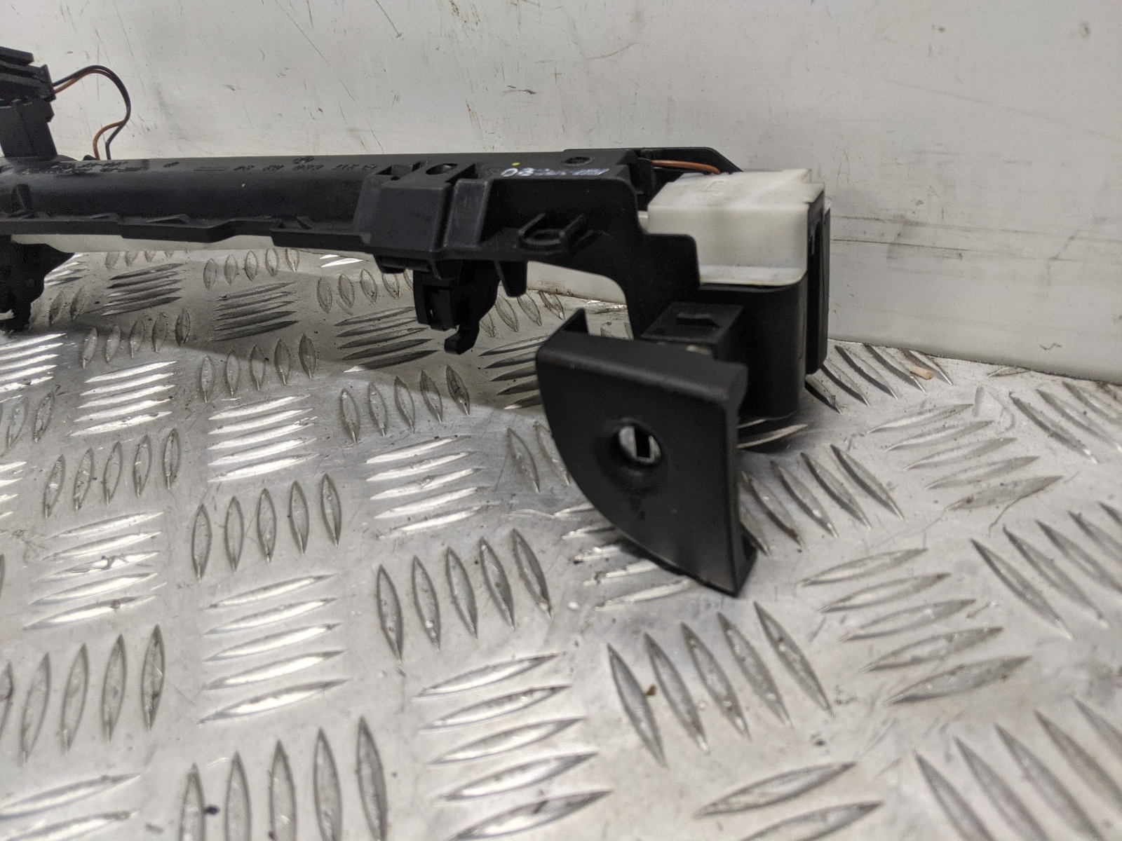 Mercedes E220 Cdi Avantgarde Auto 2007 Glove Box Lock Mech