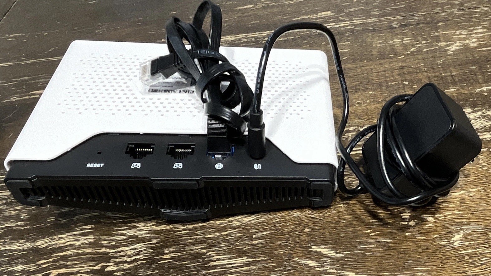 HYPEREV (07) AX3000 Gaming Router. Barely used. Lag & Ping reduction.