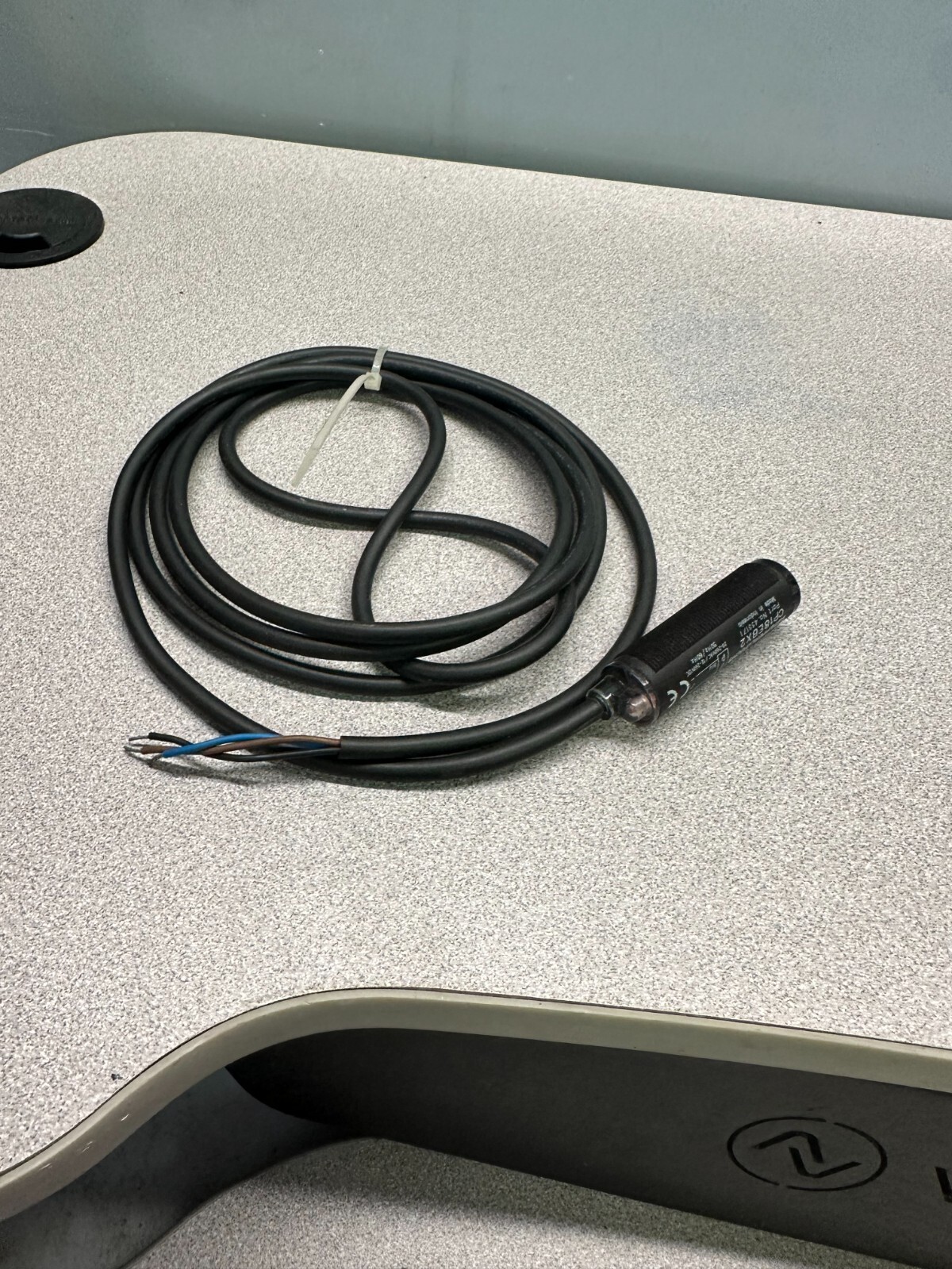 PEPPERL & FUCHS CP18EBX2 PHOTOELECTRIC SENSOR. NEW. FREE SHIPPING.