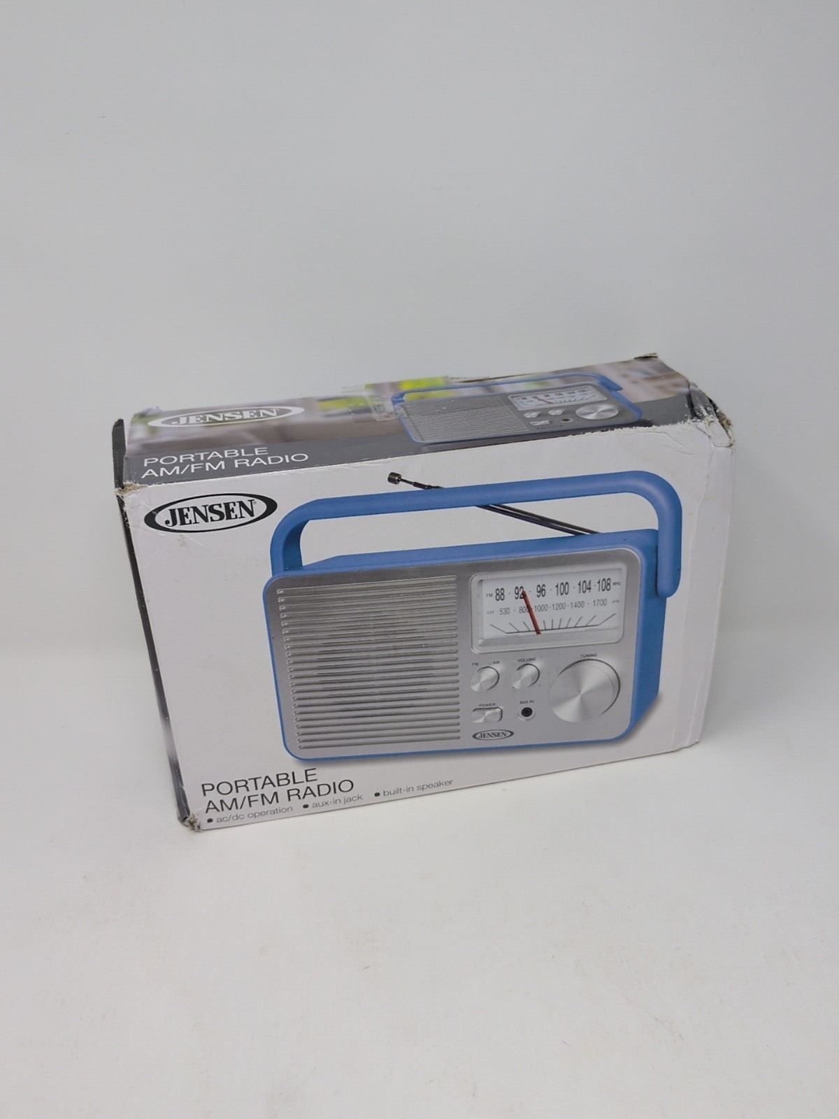 Jensen MR-750 AM/FM Radio Dial-Scale Display Foldable Handle Built-In Speaker