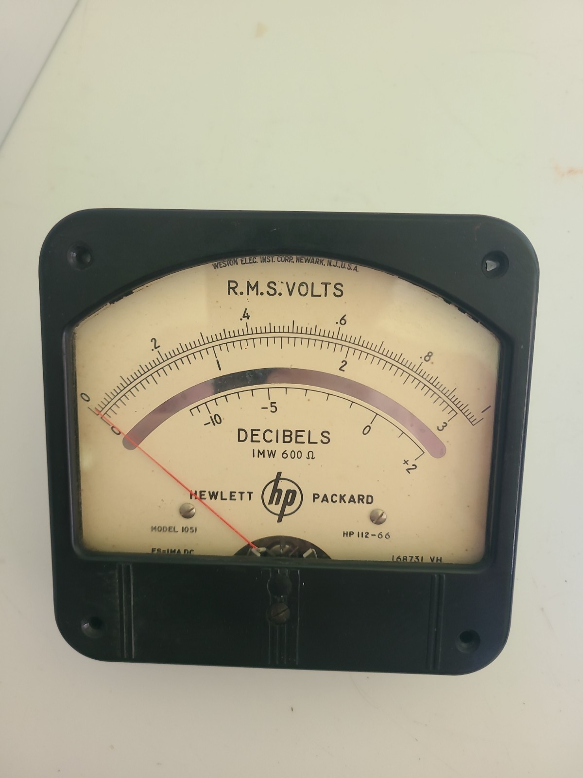 Hewitt Packard R.M.S. volts/decibels Meter, Model 1051 HP 112-66