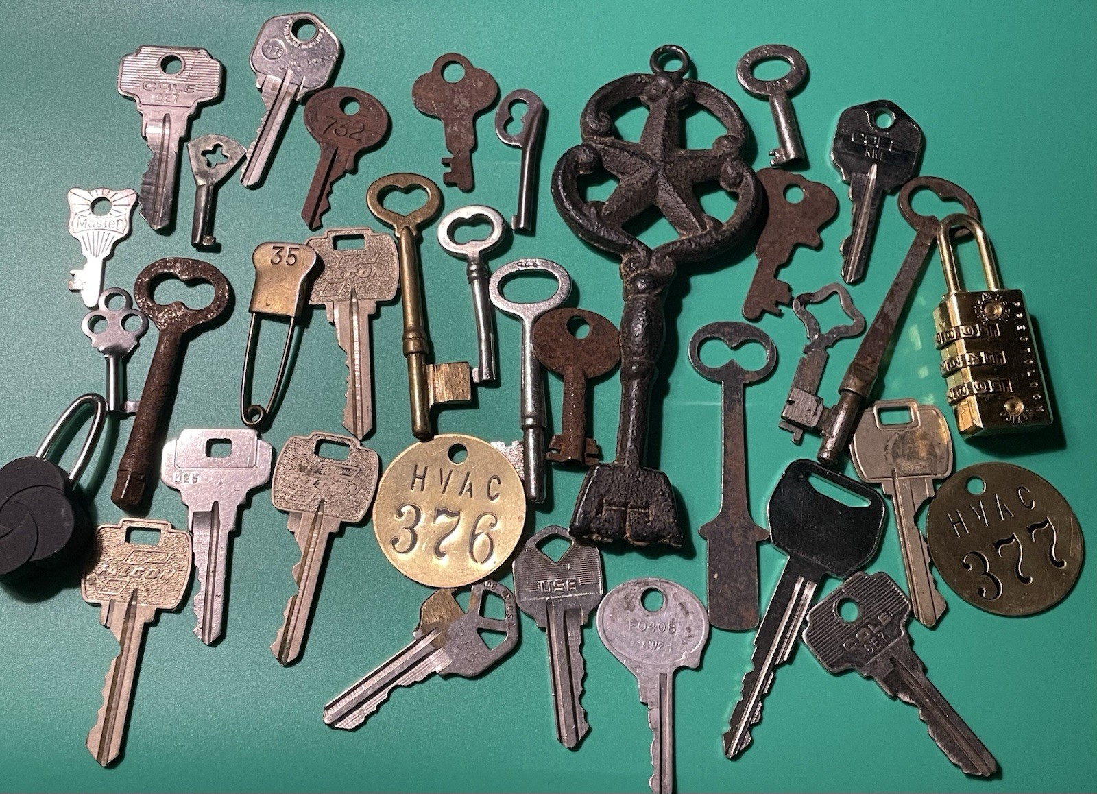 Mixed Lot Of Old Random Skeleton Keys
