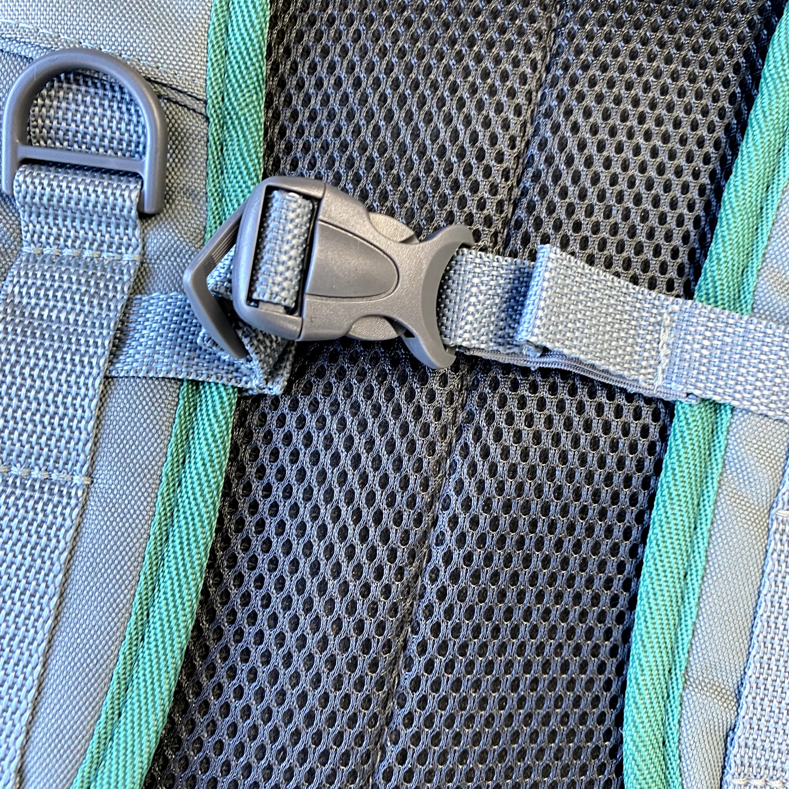 NWT Avalanche Explorer Hydration Backpack Bag Green 34oz Light Weight Hiking