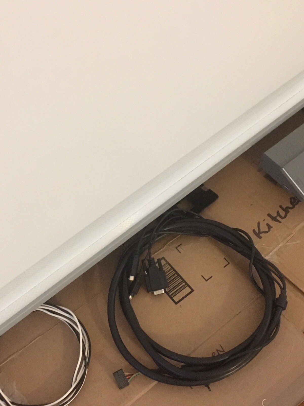 SMART Board 800 DVit SBX885 87" Interactive Whiteboard + Two Speakers Dock Plugs