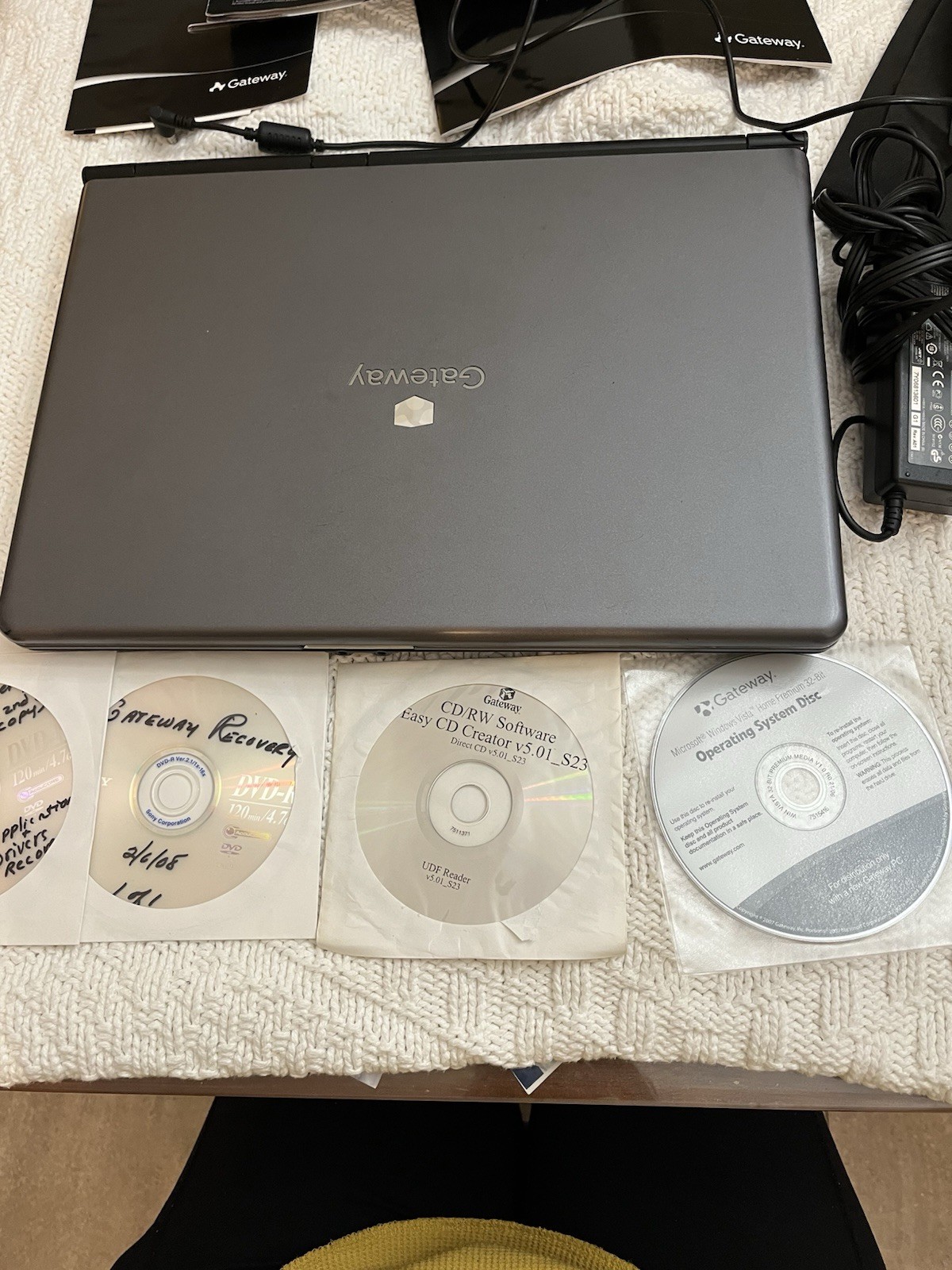 Gateway Laptop Vista Booklets, Original Operating Disc , Cord, Charger