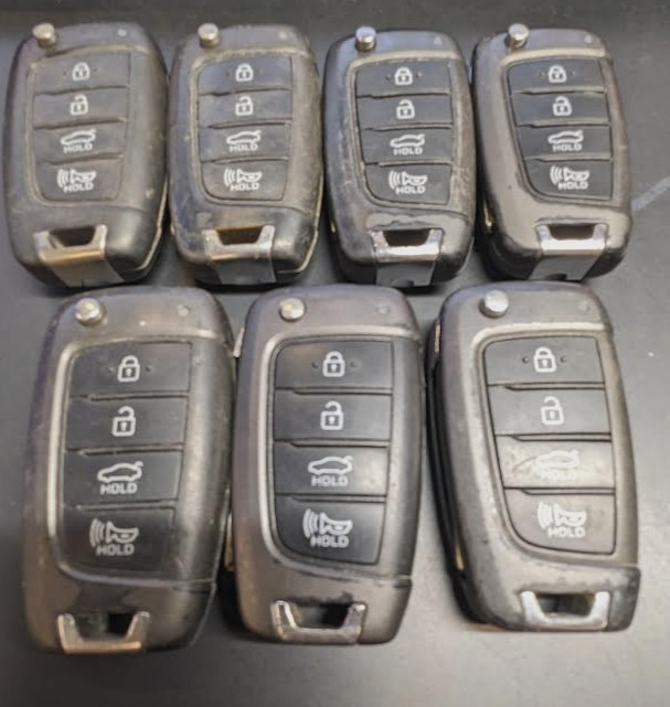 LOT OF 7 OEM HYUNDAI FLIP KEY FOB REMOTES  NYOSYEC4TX1707 4 BUTTONS