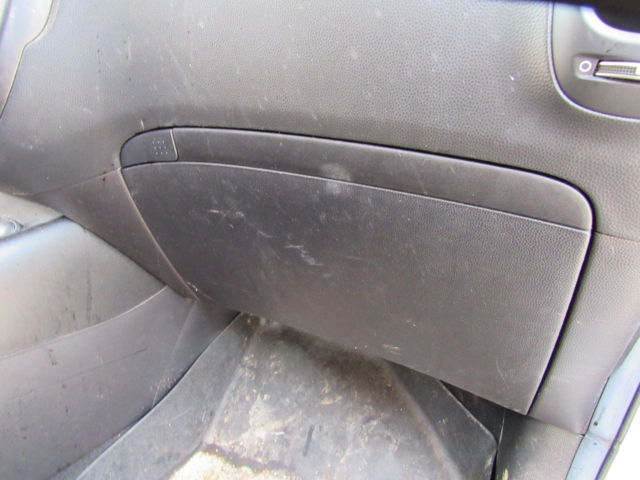 SOUL      2019 Glove Box 1063455