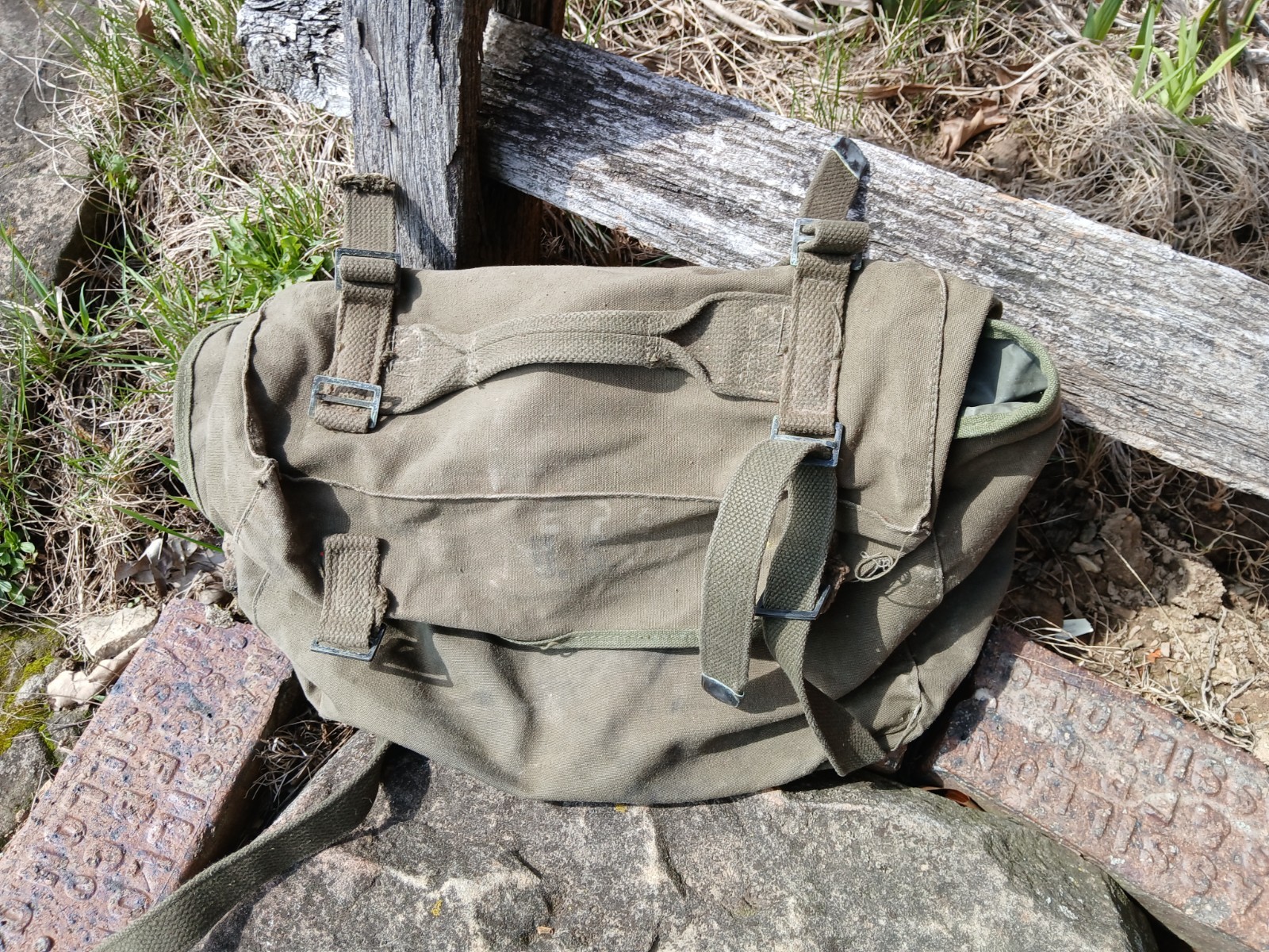 Vintage US Army Combat Field Pack Rucksack Military Green Canvas