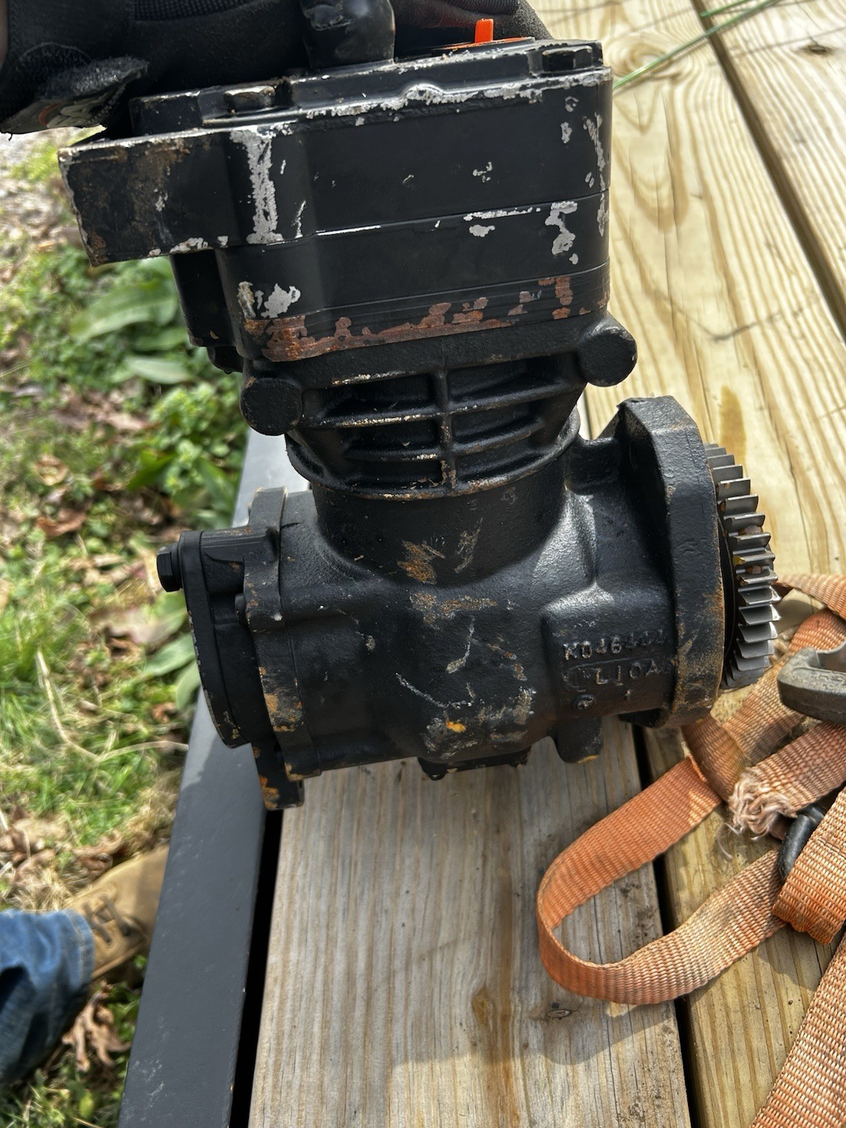 Bendix Ba-921 Air Compressor Cat No 351-7083 (has Damage To Casting!!!)