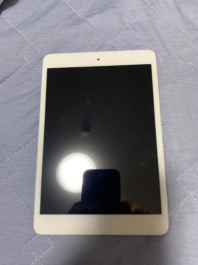 Apple iPad 3rd Gen 32GB Wi-Fi White 9.7" Retina Display Tablet Used