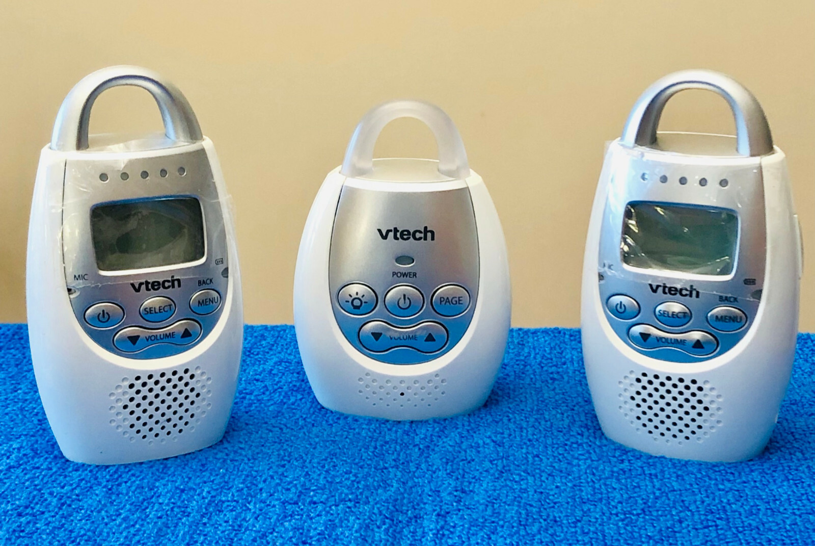VTech DM221-2 Audio Baby / Senior Patient Monitor with up to 1,000 ft of Range