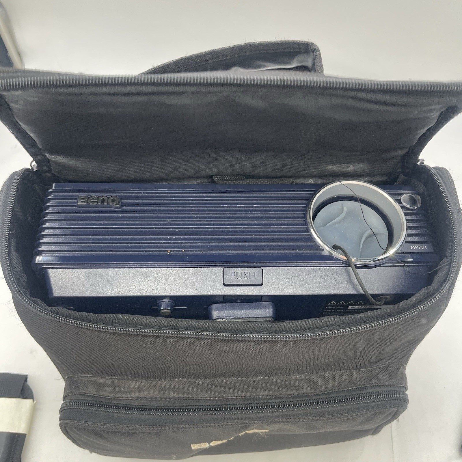 Benq Desktop Projector MP721 w/ Case Bag Cords Controller Untested
