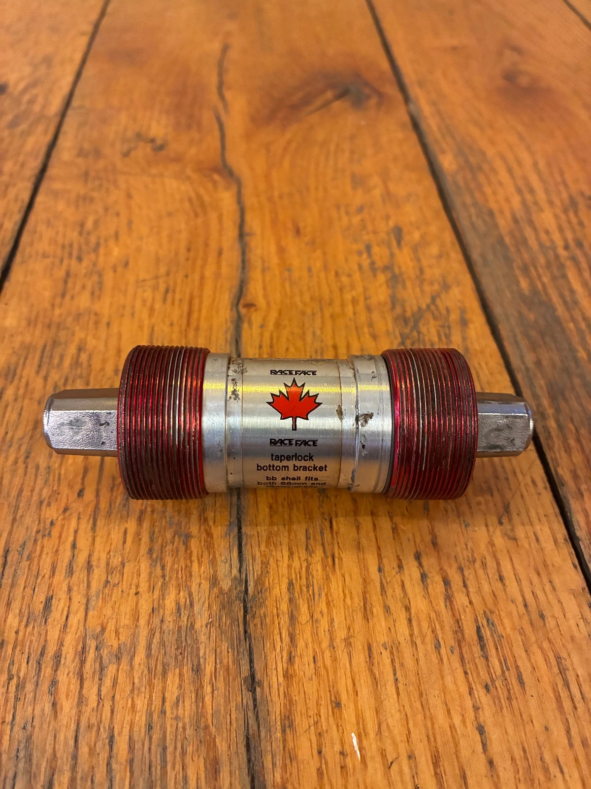 RaceFace Taperlock square taper bottom bracket Red Ano