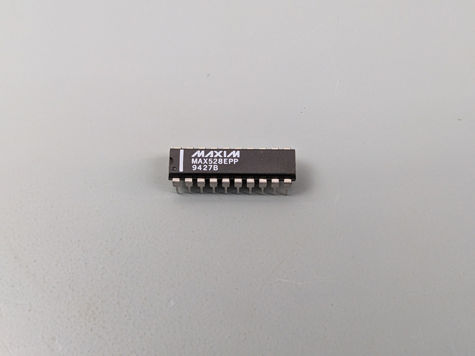 Maxim MAX528 Octal 8-Bit Serial DAC with Output Buffer