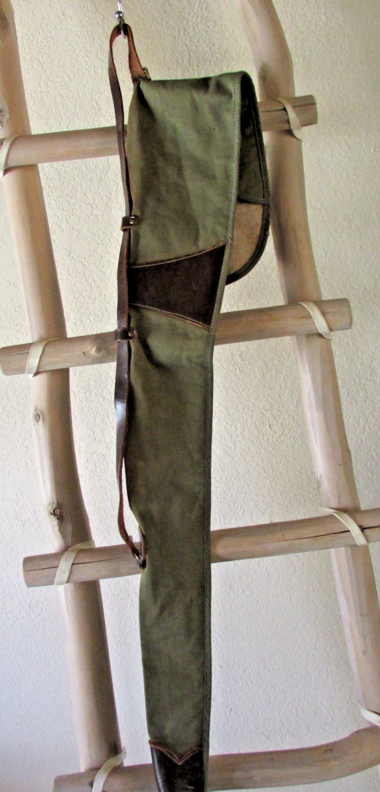 VINTAGE RED HEAD BRAND KHAKI CANVAS BROWN LEATHER RIFLE CASE, USA