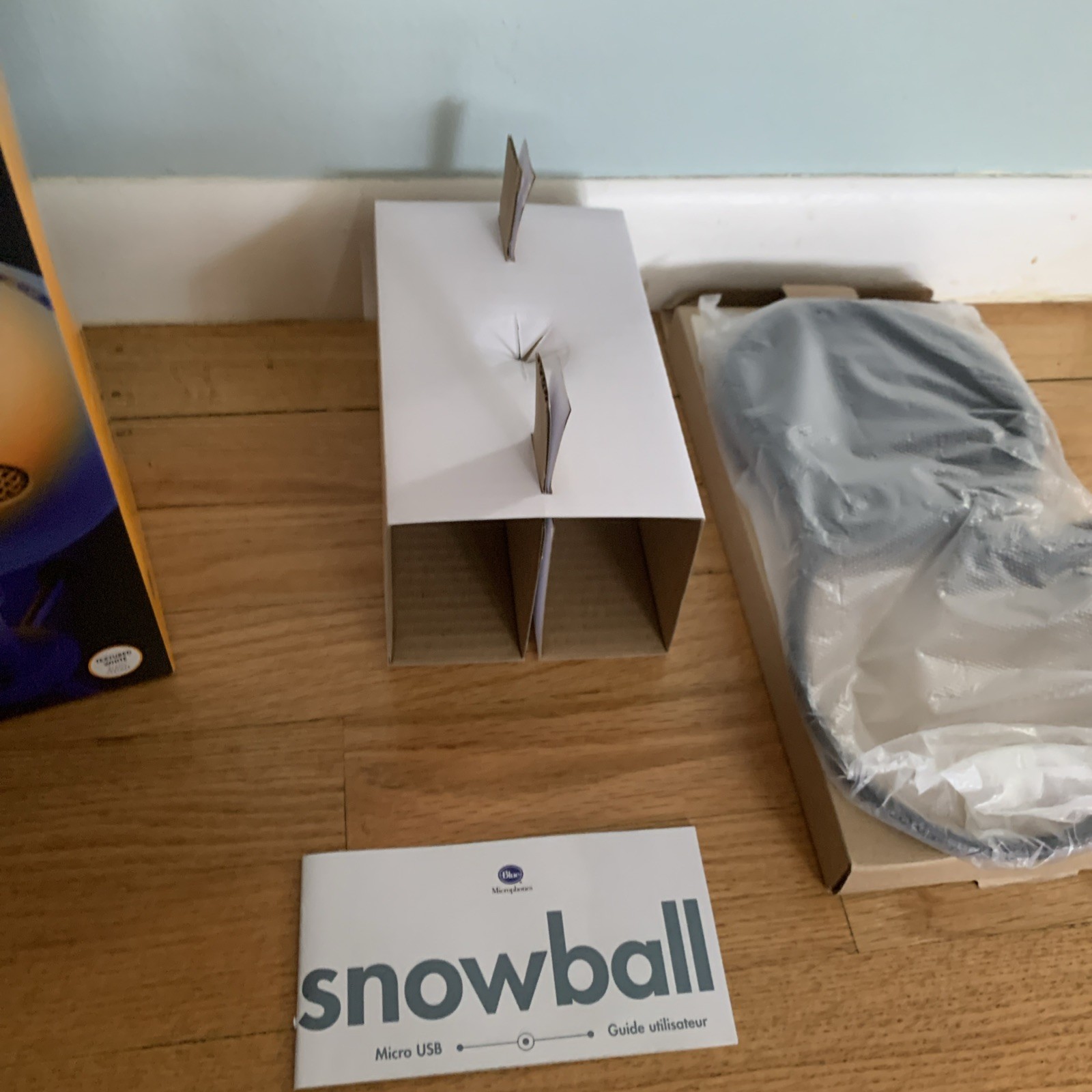 Snowball Blue USB Microphone Home Studio Textured White w/ Pop Filter Open Box
