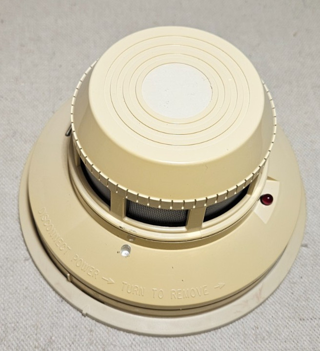 System Sensor 2400 Smoke Detector (Slight Yellowing)