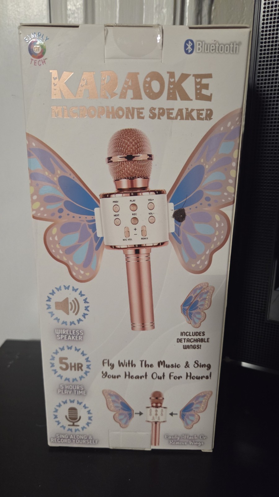Simply Tech Karaoke Microphone Speaker with Bluetooth connectivity New In Box