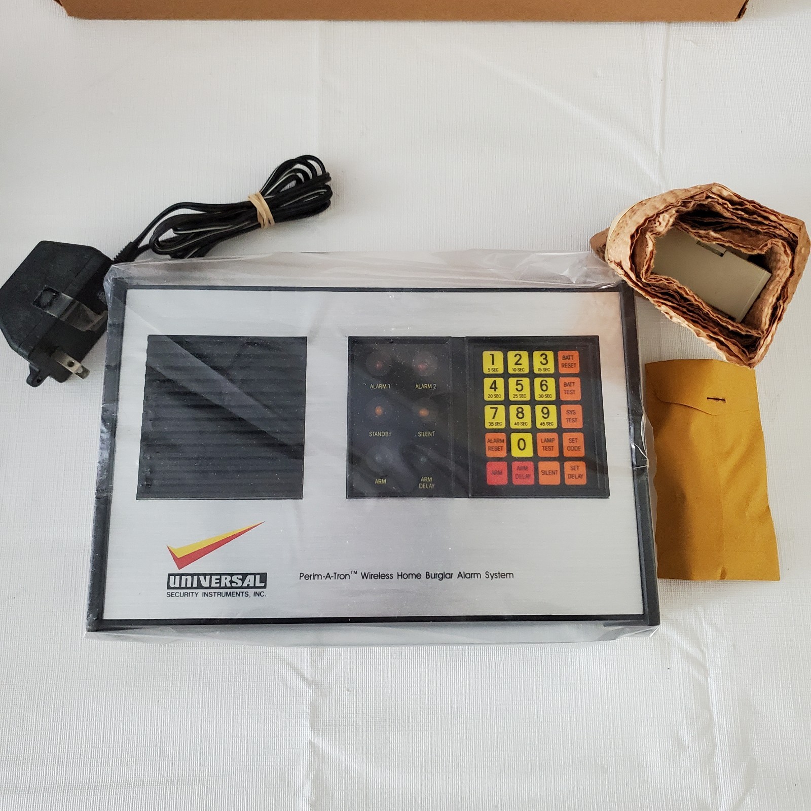Vtg Universal PERIM-A-TRON Home Alarm System PT-1000 Basic Receiver/Transmitter