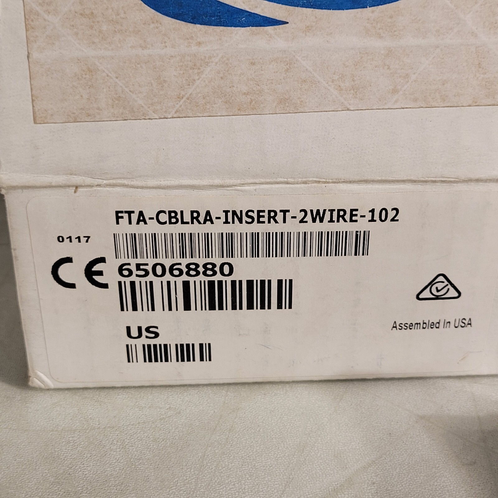 Crestron FTA-CBLRA-INSERT-2WIRE-102 Cable Retractor Spacer Insert
